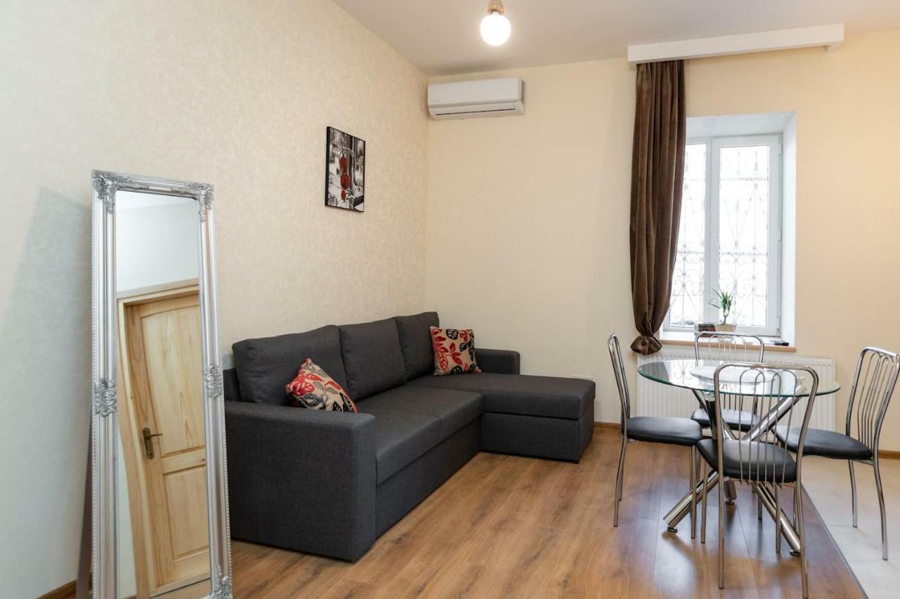 Wehost Stylish Apartment In Old Tbilisi Exterior foto